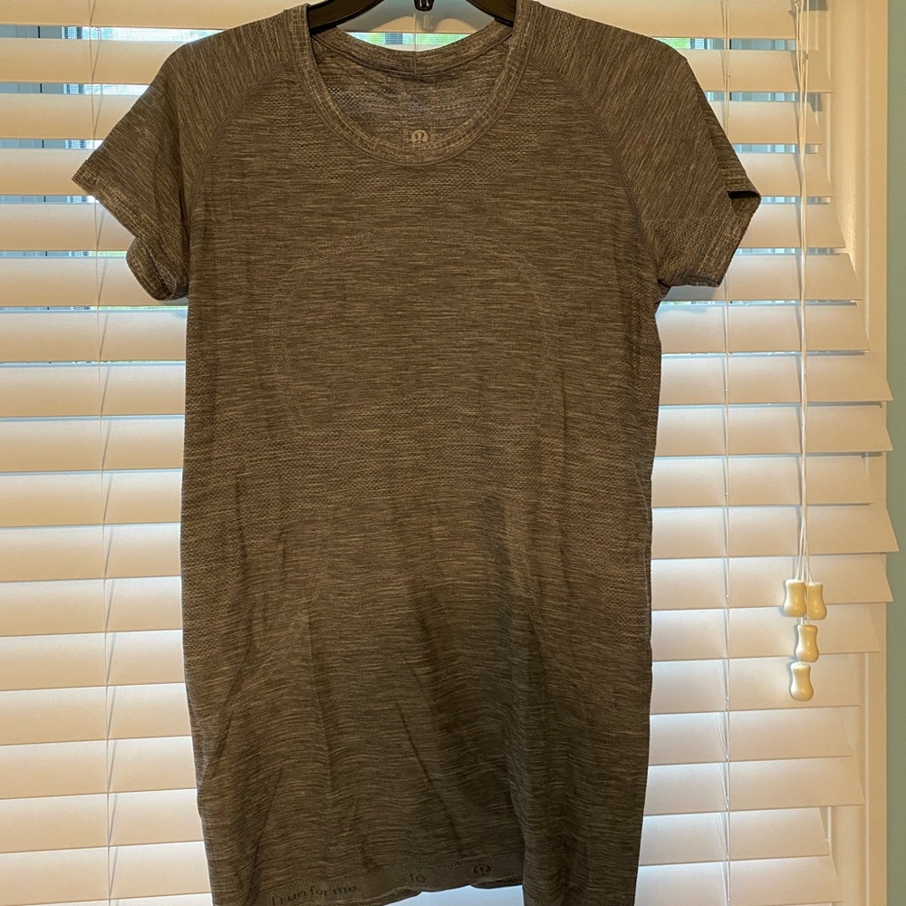 Lululemon shirt
